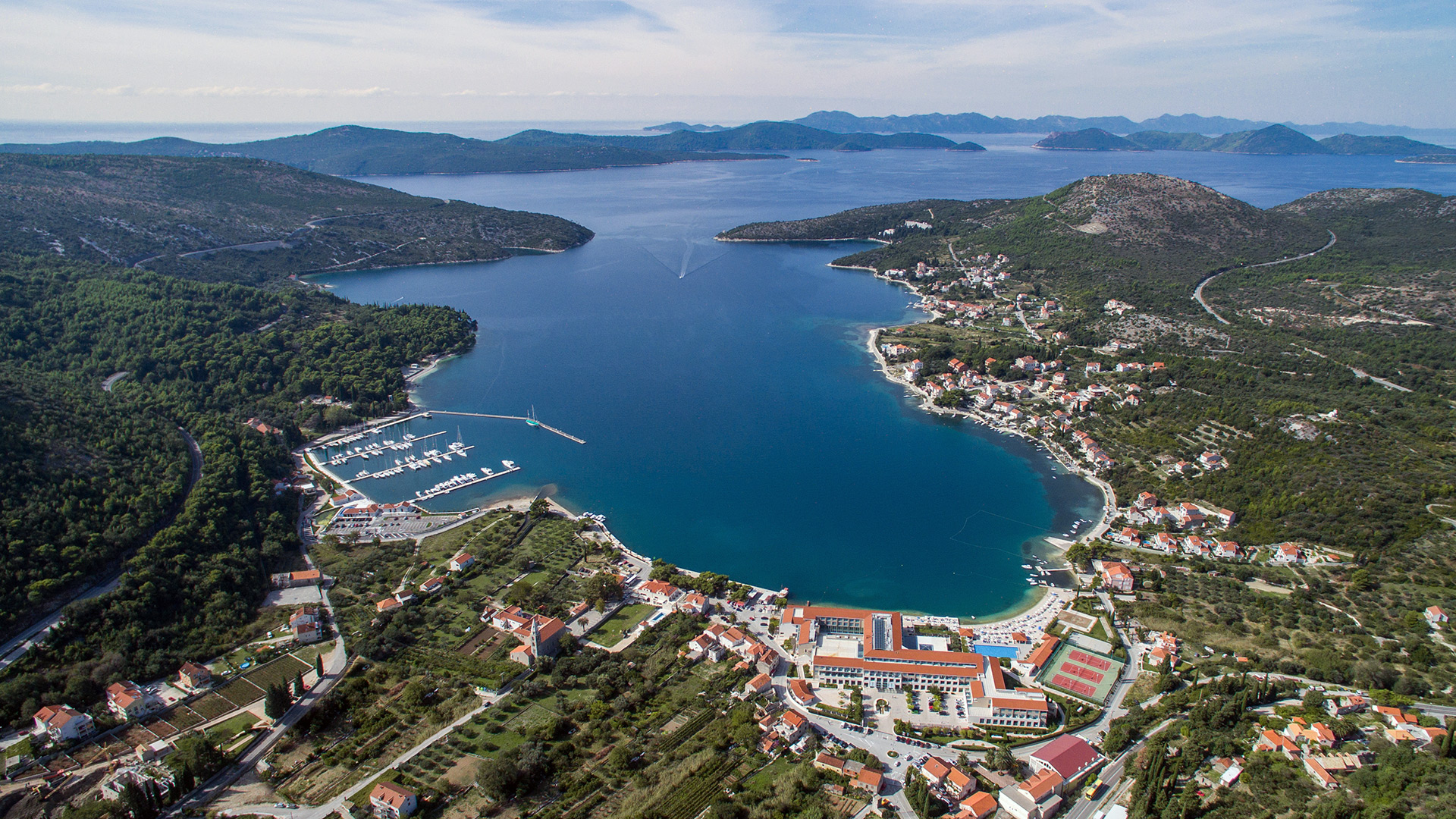 Адмирал Гранд Отель на берегу бухты, Слано, Хорватия - маршруты SimpleSail по Адриатике