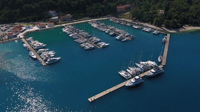 Марина в городке Slano, База SimpleSail, Хорватии - яхтенные маршруты SimpleSail